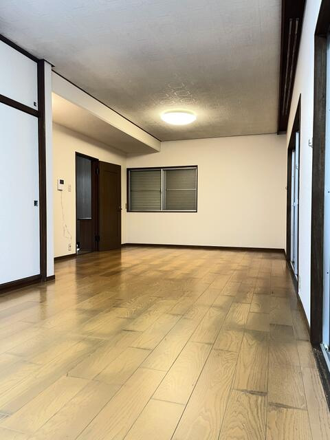 富岡３丁目貸家の洋室
