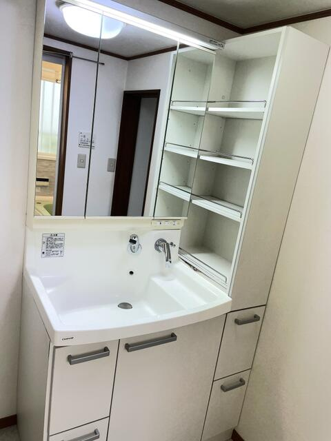 富岡３丁目貸家の洗面所