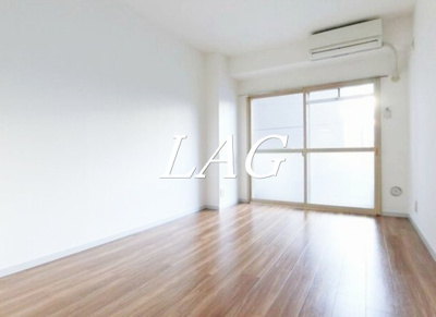 【居間・リビング】 | メゾン・ムラセ | 洋室のお部屋です。