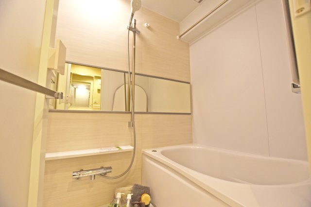 ニュー大阪ハイツの浴室|足を伸ばしてゆっくりできる浴室は一日の疲れを癒してくれます。