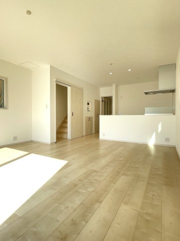 カーサ・ヴェルディ伴東1丁目の居間・リビング|LDKは約１８帖です。