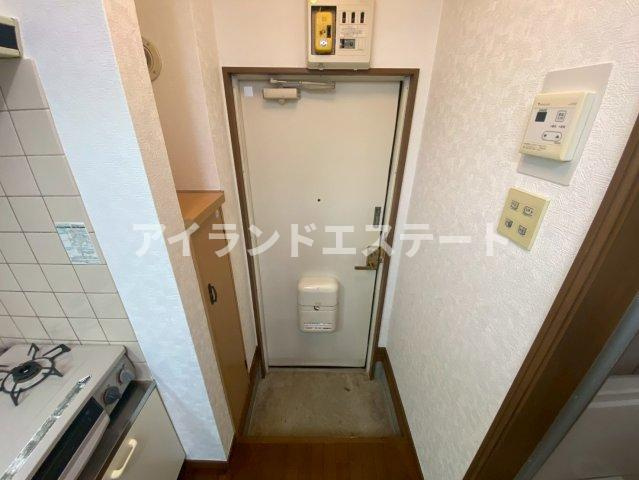 リブ駒沢　バストイレ別　駅近　室内洗濯機置場の玄関|※参考写真(別号室)