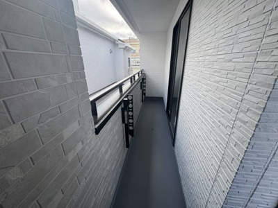 【バルコニー】 | 沖縄市東（全3棟） | ※同仕様写真です