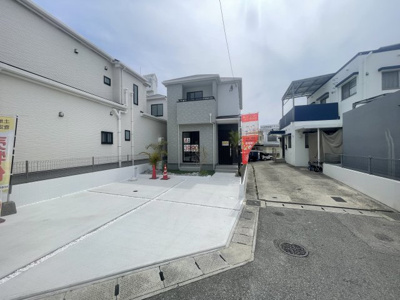 【外観】 | 沖縄市東（全3棟）A・B号棟 | A号棟　並列駐車2台完備♪オシャレな植栽が映えるお庭付き♪