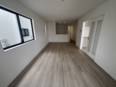 【居間・リビング】 | 沖縄市東（全3棟）A・B号棟 | A号棟　LDK17.76帖♪リビング階段♪