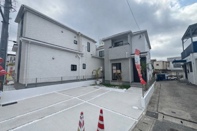 【外観】 | 沖縄市東（全3棟）A・B号棟 | A号棟　並列駐車2台完備♪