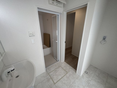 【脱衣所】 | 沖縄市東（全3棟）A・B号棟 | A号棟　ゆとりある脱衣場♪