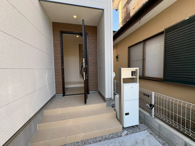 川越市山田　新築分譲　東武東上線『川越駅』バス12分　【山田小学区】の玄関