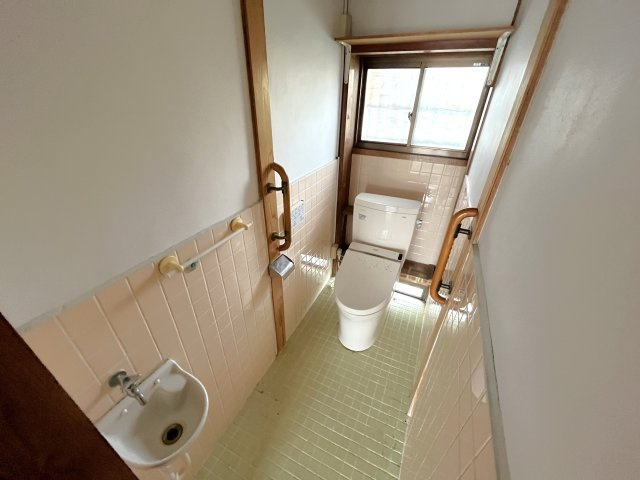 櫟野戸建てのトイレ