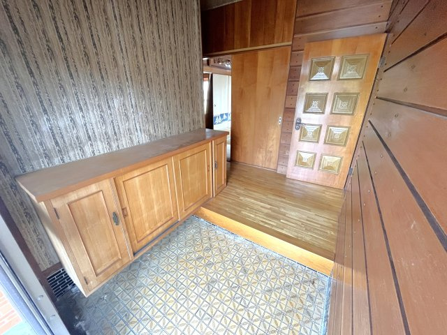 櫟野戸建ての玄関