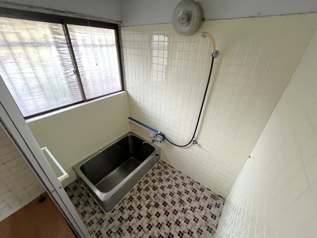 櫟野戸建ての浴室