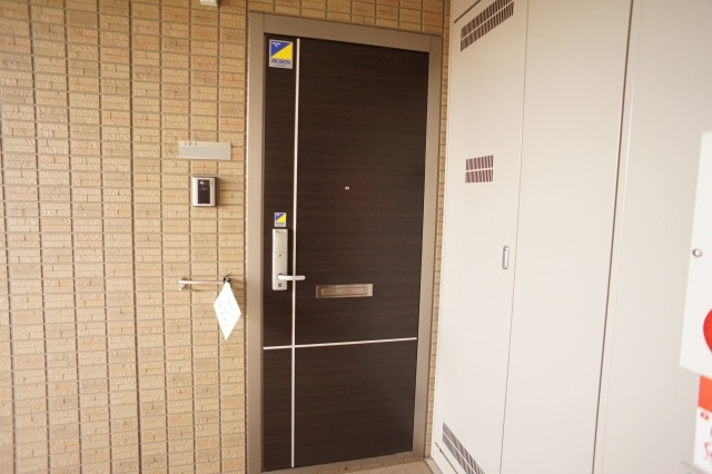 ローズガーデンＡの玄関