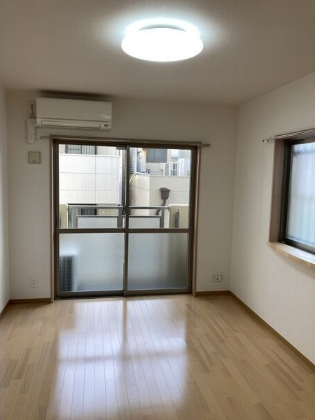 ヴェール本山の居間・リビング