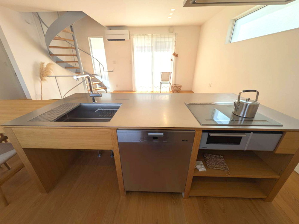 北土居の中古戸建　松山市北土居のキッチン|快適キッチンでお料理をお楽しみください