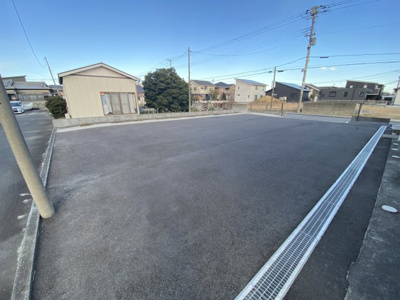 【駐車場】 | 高砂1丁目貸店舗 | 隣地月極駐車場契約可能です。1台　月額3,000円