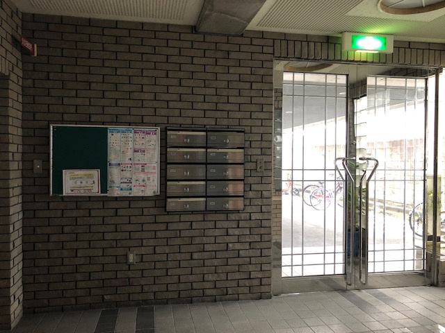 バ－クレイコ－ポのエントランス