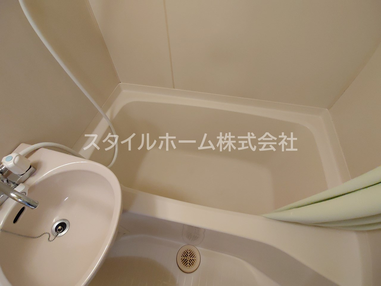 ユトリロ草間の浴室|別部屋写真です。