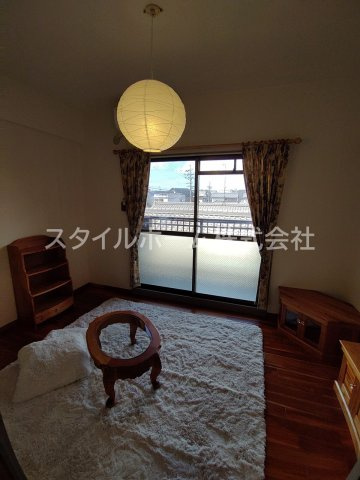 ユトリロ草間の居間・リビング|別部屋写真です。