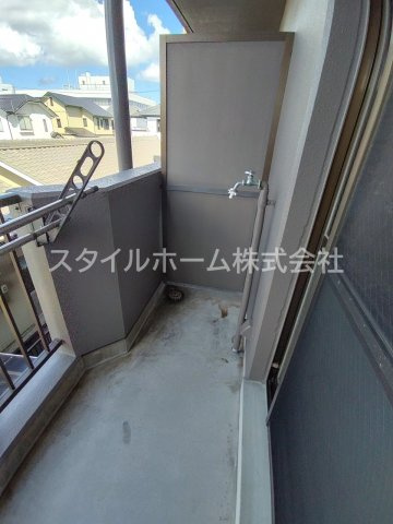 ユトリロ草間のバルコニー