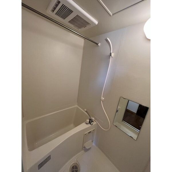 ブリリアンスKAWASHIMA の浴室