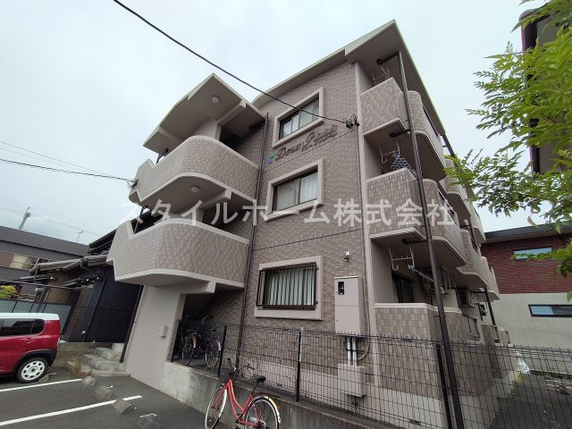 ドゥ　プレジールの外観