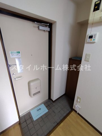 ドゥ　プレジールの玄関