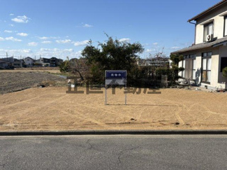 【外観】 | 東側が前面道路となります。南側は畑のため、日当たり良好です。