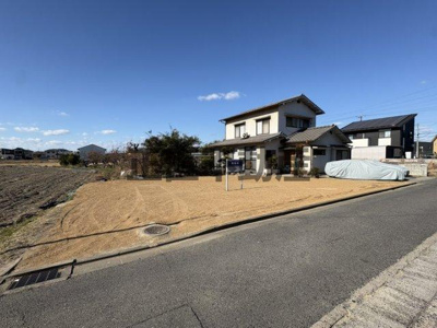 【外観】 | 中畝10丁目♪東側道路♪建築条件なし♪お好きなとこで建築可♪ | 東側が前面道路となります。南側は畑のため、日当たり良好です。