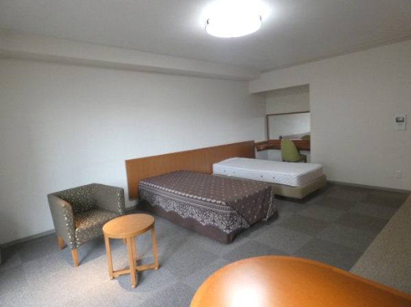 【その他共用部分】 | 【ゲストルーム】広々としたお部屋で、大切なゲストにも気兼ねなくご宿泊いただけます！