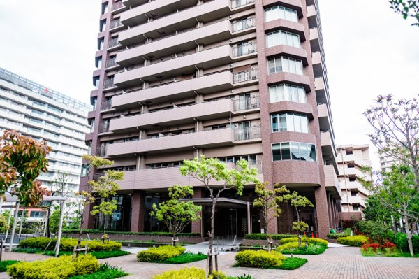 【庭】 | 【フォレストコート】なんと敷地の約60％をオープンスペースとし、地域の方々にも公開しています！