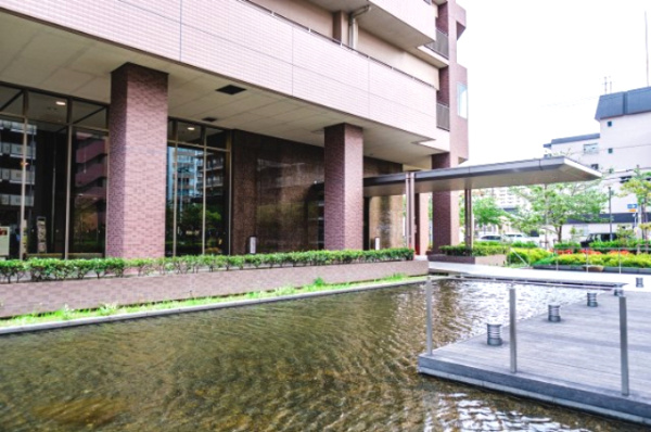 【周辺】 | 【アクアコート】心安らぐ水景が都会の喧騒を忘れさせ、オーナーを私邸へと誘います。