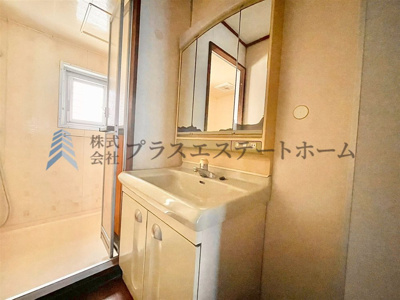 【その他】 | 須磨一ノ谷グリーンハイツH棟 | 三面鏡付きの洗面台♪三面鏡の後ろにも小物が収納出来ます♪