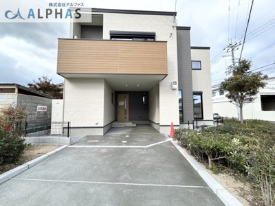 【駐車場】 | 明石市大久保町西島　新築戸建 | ◆雨の日の車の出入りも安心のインナーガレージ♪◆趣味のスペース、アウトドア用品の収納としてもマルチに使用できます♪
