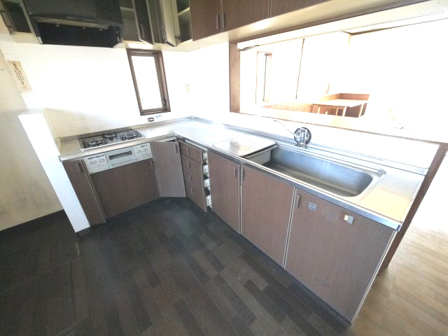 大網白里市北今泉　中古戸建のキッチン|白里海岸まで徒歩約12分敷地約69坪 5LDK対面式システムキッチン並列2台可能自然豊かな静かな環境