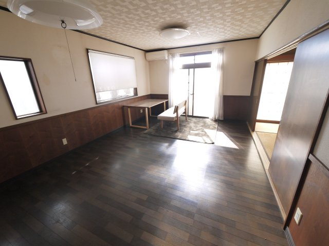 大網白里市北今泉　中古戸建の居間・リビング|白里海岸まで徒歩約12分敷地約69坪 5LDK対面式システムキッチン並列2台可能自然豊かな静かな環境