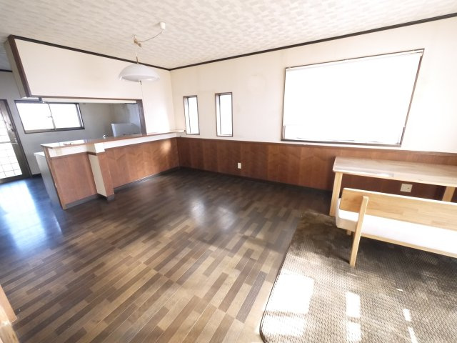 大網白里市北今泉　中古戸建の居間・リビング|白里海岸まで徒歩約12分敷地約69坪 5LDK対面式システムキッチン並列2台可能自然豊かな静かな環境