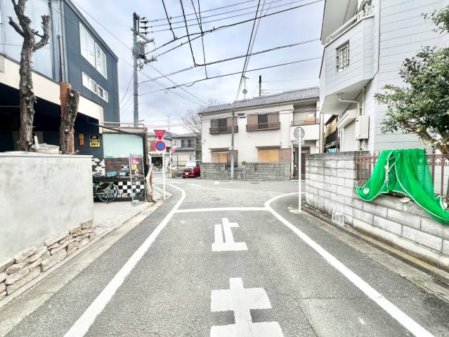 世田谷区桜1丁目  中古戸建の前面道路含む現地写真|2026.03.02撮影

現地ご見学希望・資料請求などお気軽にお問い合わせ下さい！
03-5990-5201