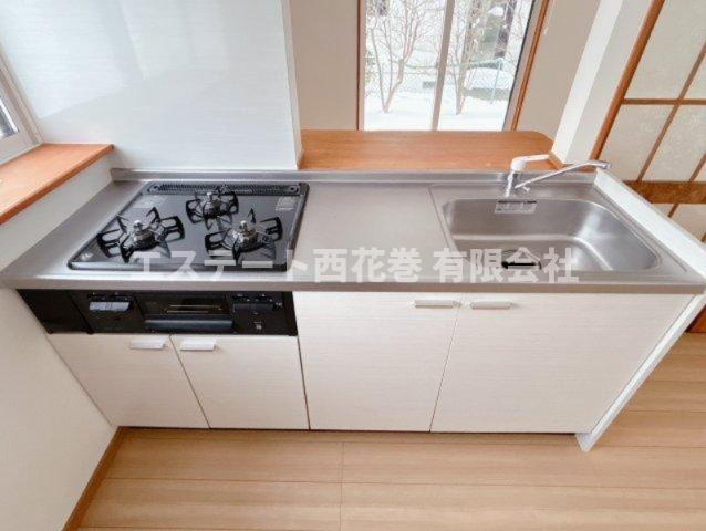 西大通り1丁目　伊藤貸家のキッチン|3口コンロ
