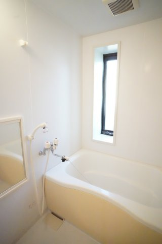 カーサ三矢小台Aの浴室