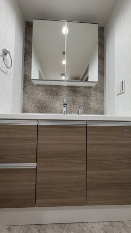 コスモ川口朝日町の独立洗面台|独立洗面台で身支度をすべて済ませてしまいましょう