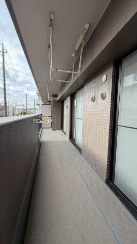 コスモ川口朝日町のバルコニー|暖かな日差しのふりそそぐバルコニー