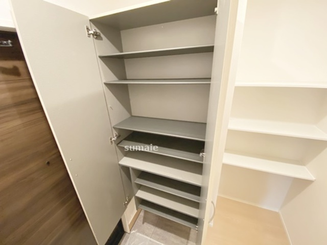 メゾンアイリス ココアの玄関|シューズボックスあります！