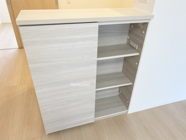 メゾンアイリス ココアの収納|カウンターの下は収納に！コンセントあります☆