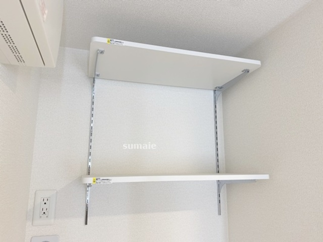 メゾンアイリス ココアの収納|洗濯機置き場上部は可動棚☆