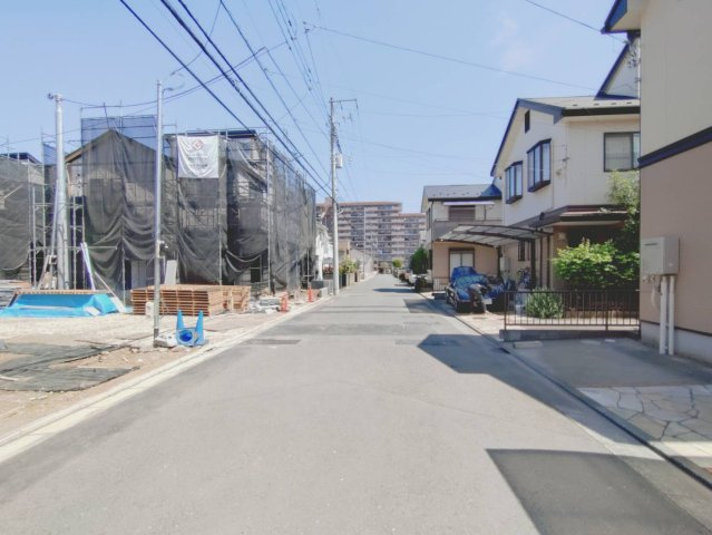 【前面道路含む現地写真】 | 川越市藤原町　新築戸建て　全5棟 | 前面道路　公道　幅員６．０ｍ