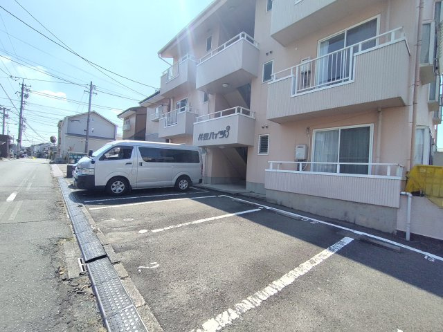 共豊ハイツ３の駐車場