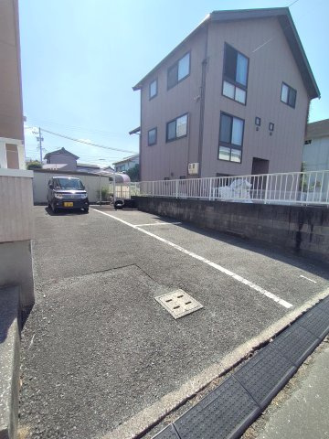 共豊ハイツ３の駐車場