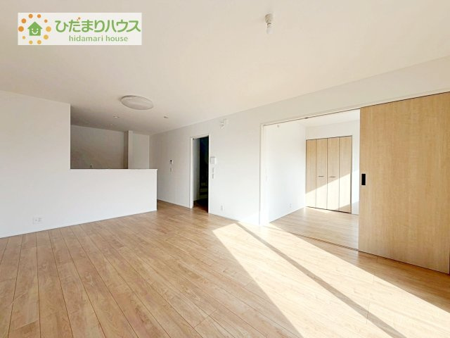 【居間・リビング】 | 取手市青柳第3期　新築戸建　7号棟 | 南向きのリビングではぽかぽかの日差しが感じられます☆彡