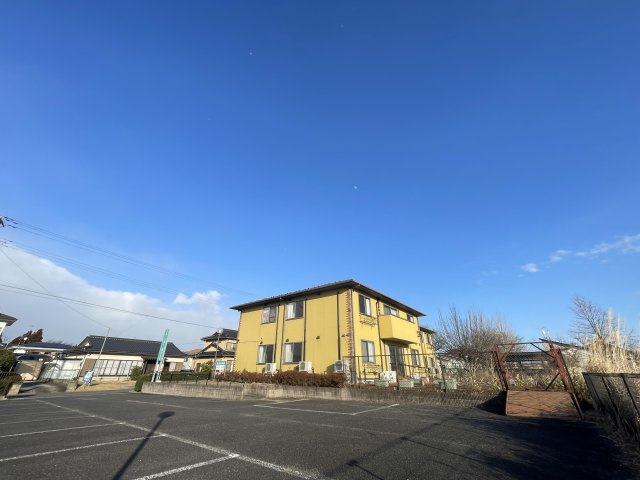 想定年間賃料858万　想定利回り13.2％　S造の駐車場