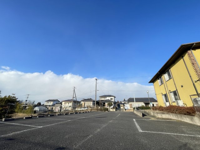 想定年間賃料858万　想定利回り13.2％　S造の駐車場